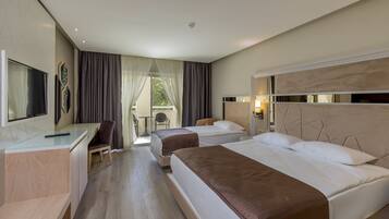 Relax in this stylish room with two single beds, a flat-screen TV, and a desk area.