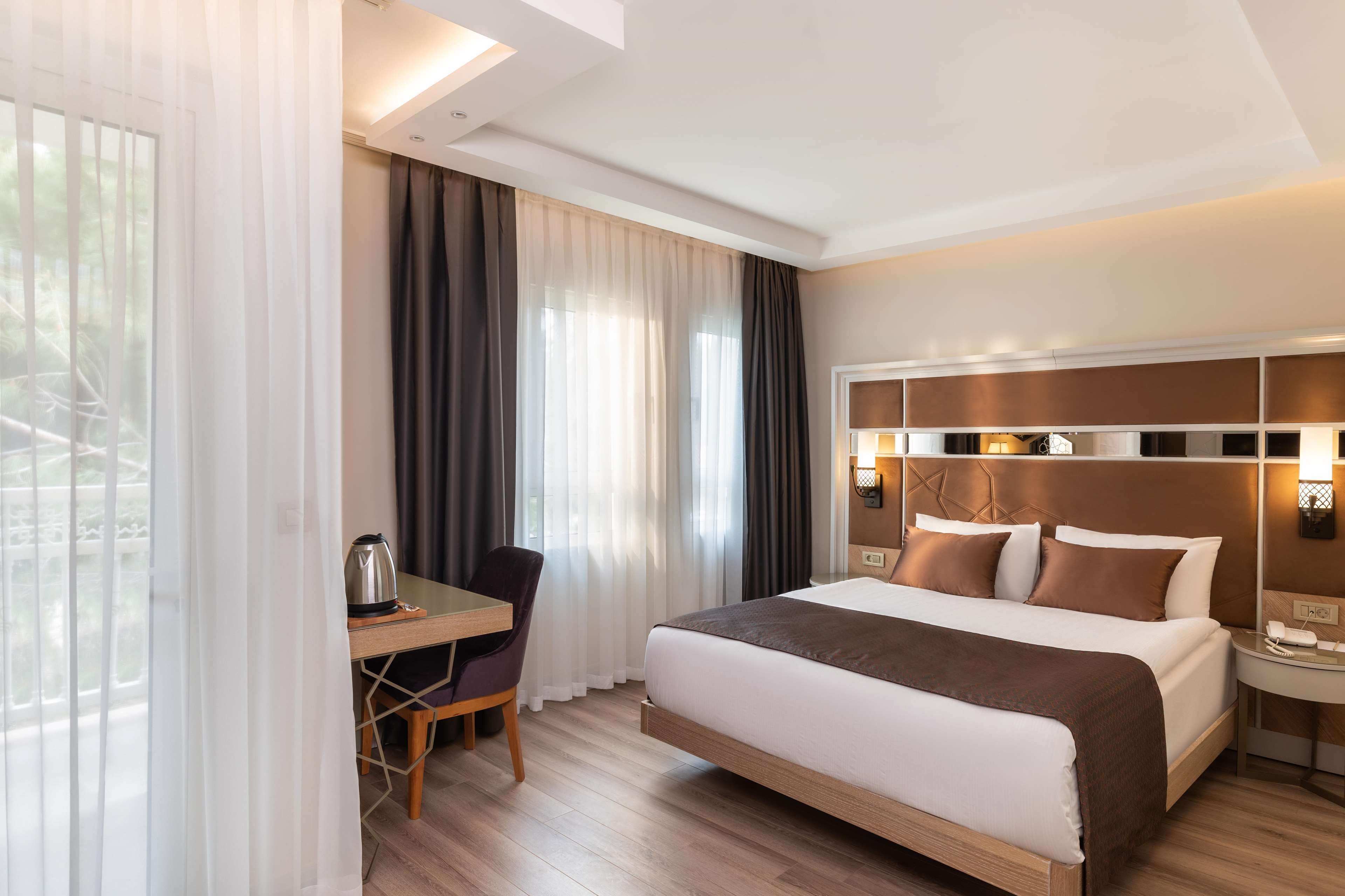 Deluxe Family Room | Premium bedding, free minibar, in-room safe, desk