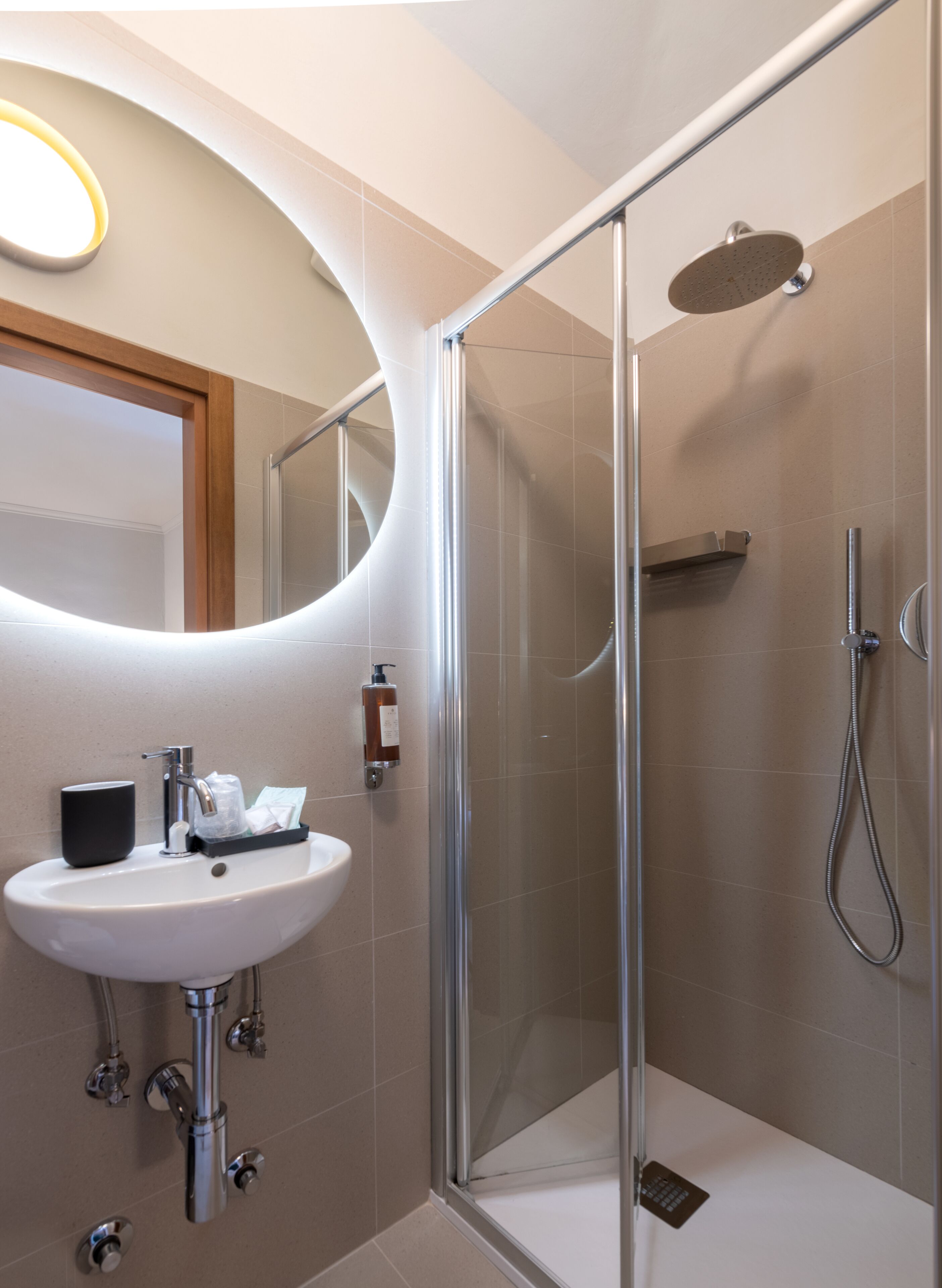 superior room, 2 bedrooms, city view | bathroom | free toiletries, hair dryer, bidet, towels