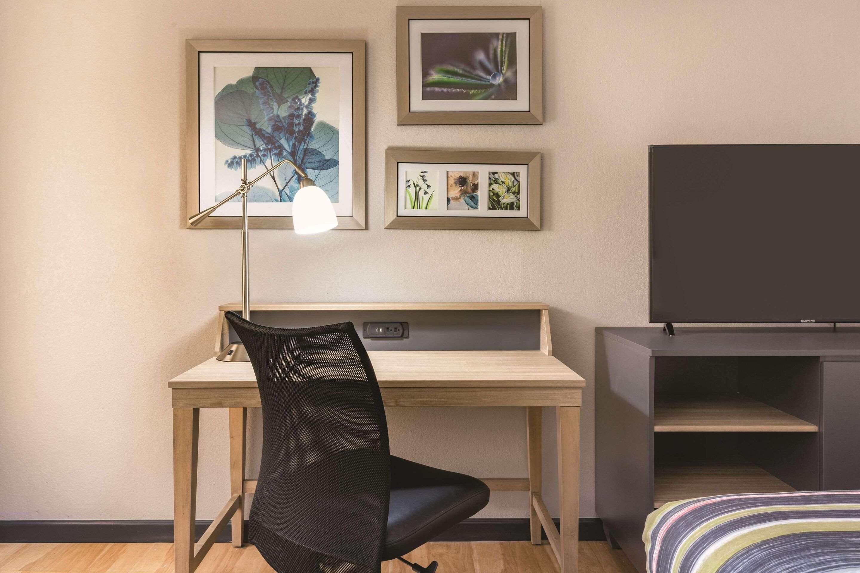 1 bedroom, in-room safe, desk, blackout curtains