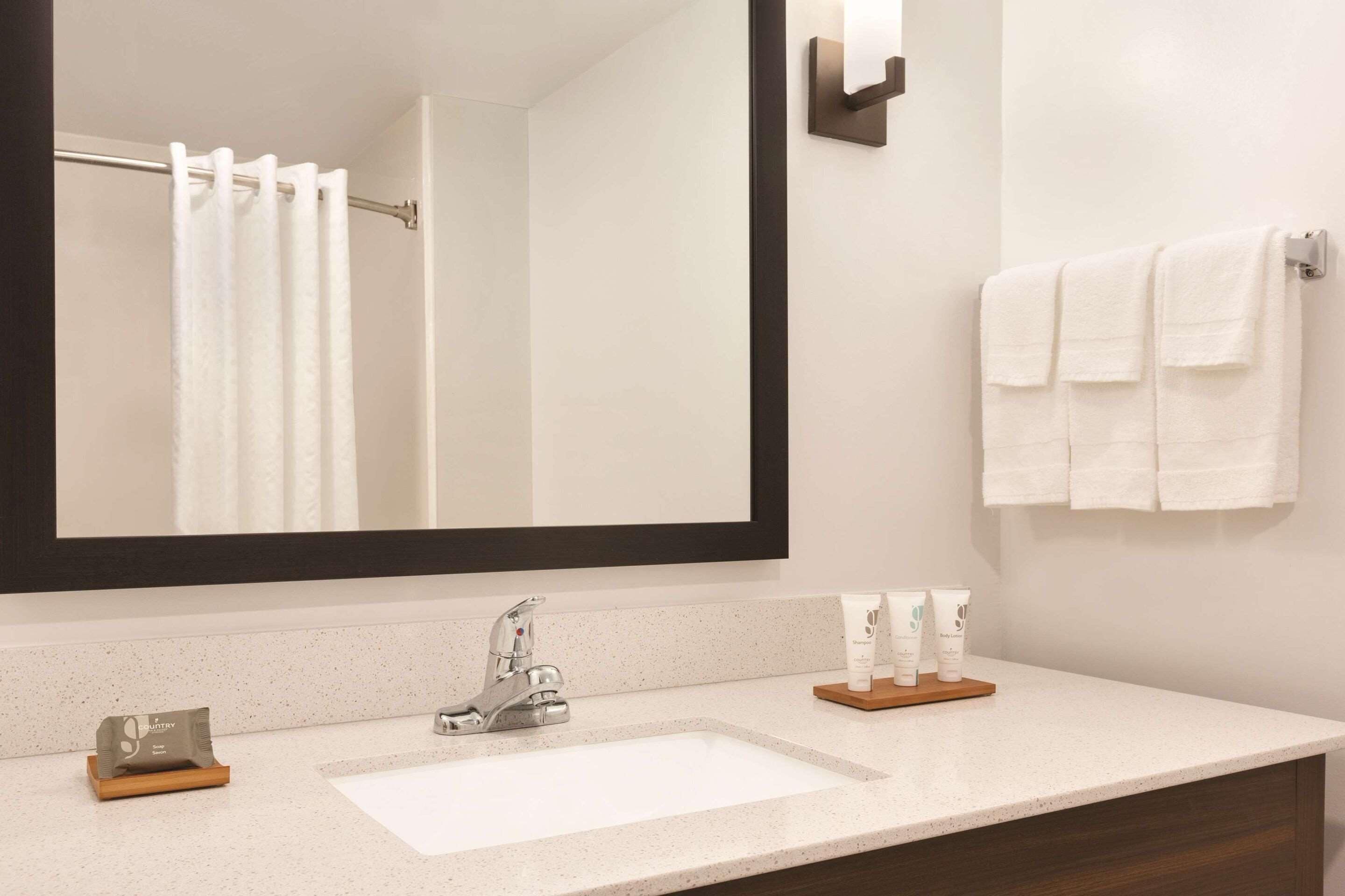 1 bedroom, in-room safe, desk, blackout curtains