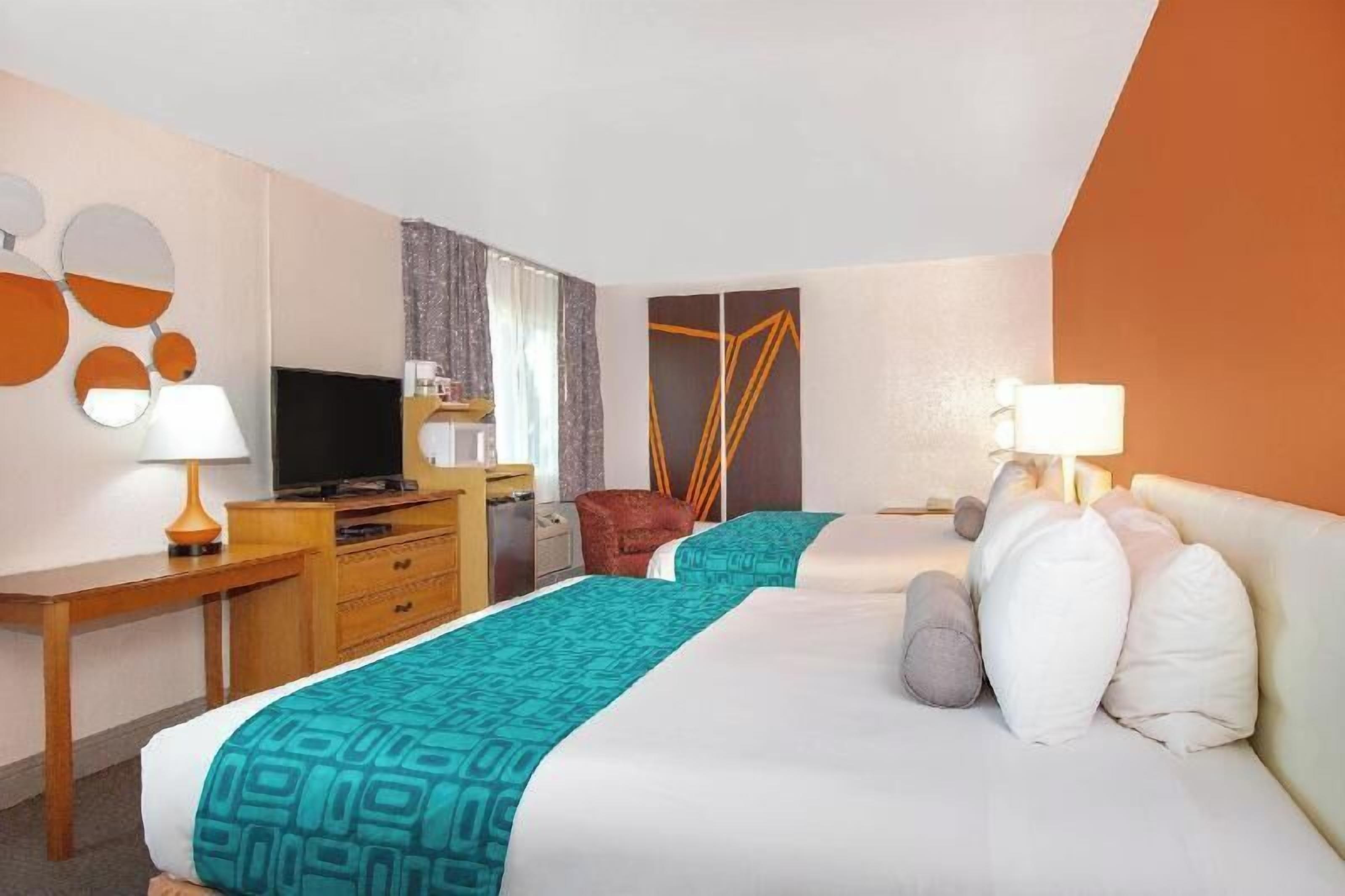 Premium bedding, desk, iron/ironing board, free cribs/infant beds