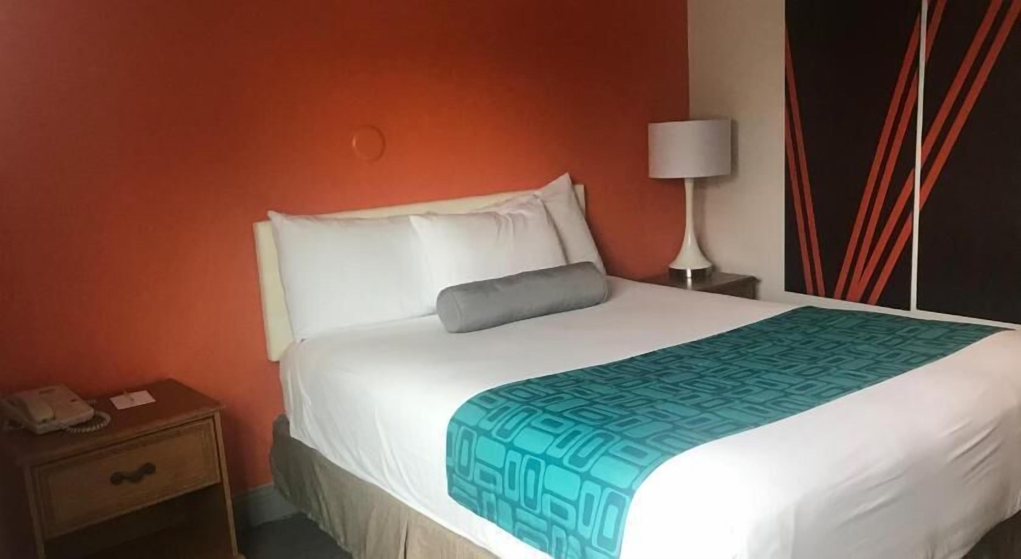 Premium bedding, desk, iron/ironing board, free cribs/infant beds