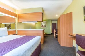 In-room safe, desk, blackout drapes, iron/ironing board - Microtel Inn & Suites by Wyndham Auburn (Auburn)