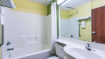 Combined shower/bathtub, hair dryer, towels