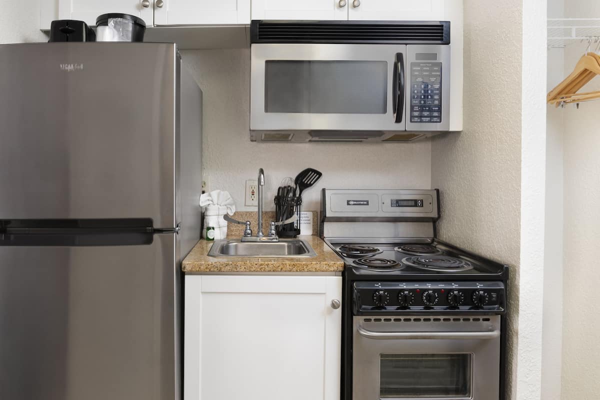 executive studio, 1 king bed, oceanfront | private kitchen | full-sized fridge, microwave, coffee/tea maker, cookware/dishes/utensils