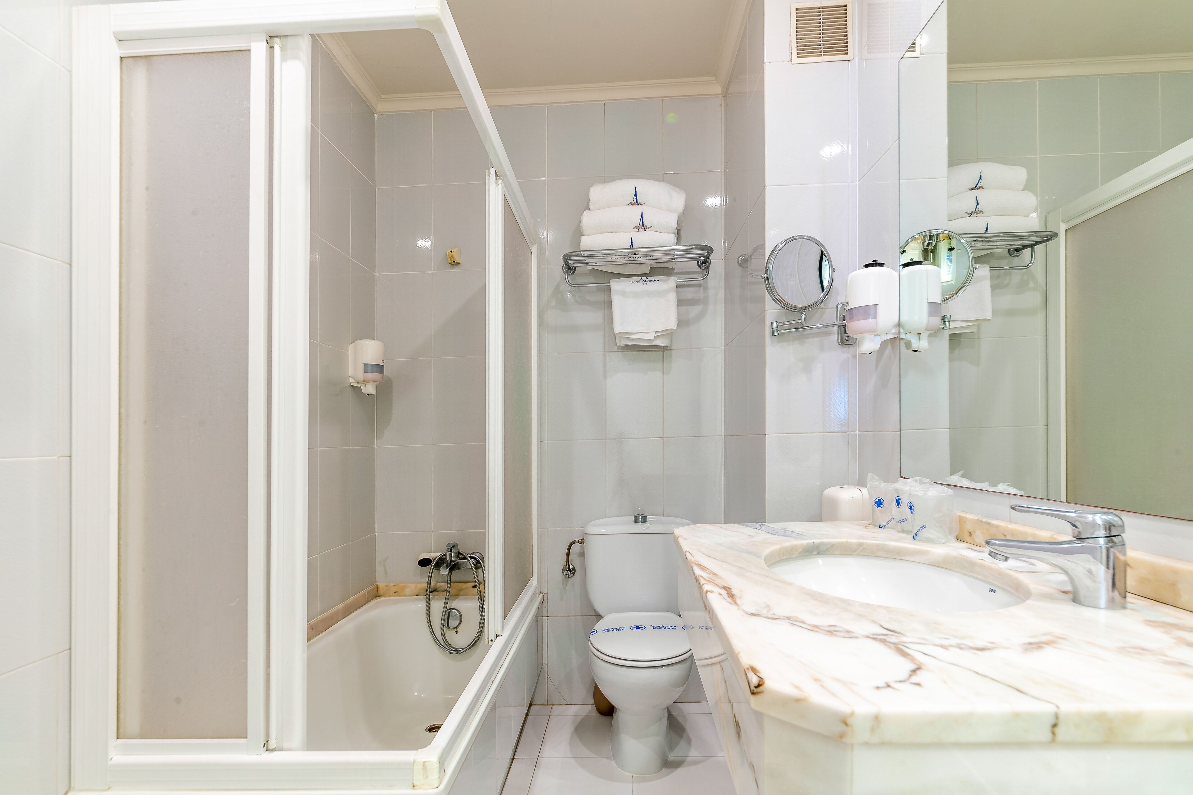 family quadruple room | bathroom | free toiletries, hair dryer, bidet, towels