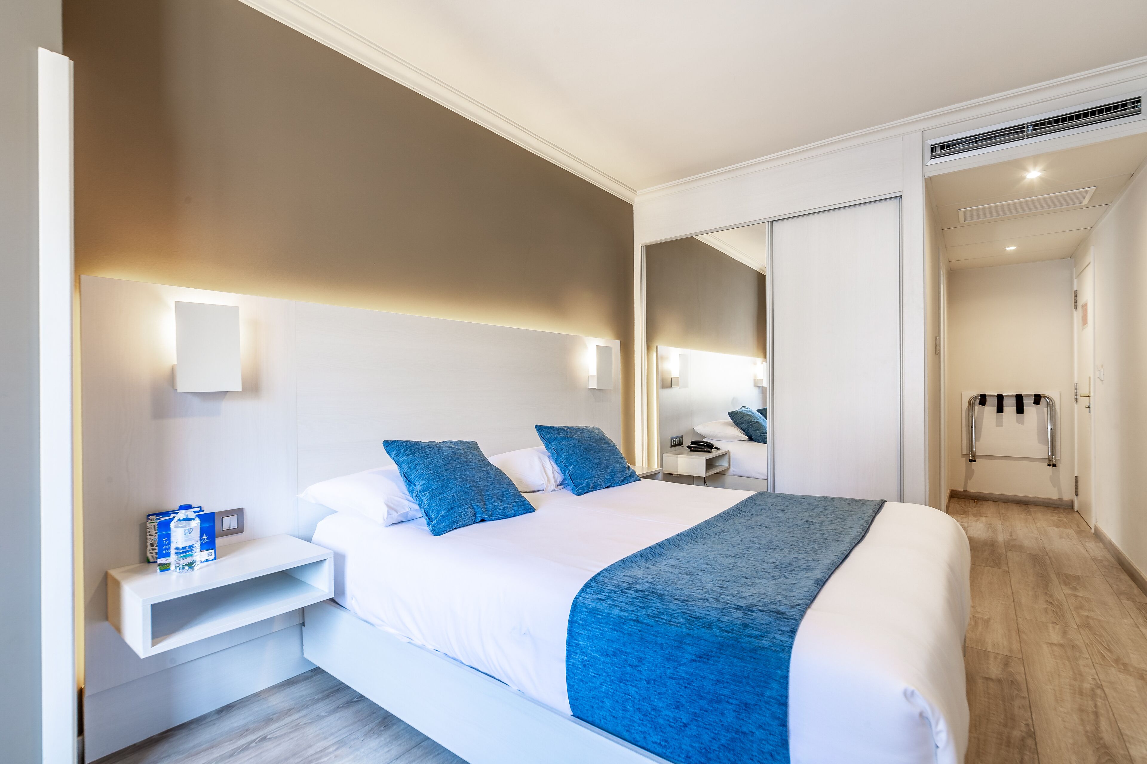 family double room | 1 bedroom, memory-foam beds, desk, laptop workspace