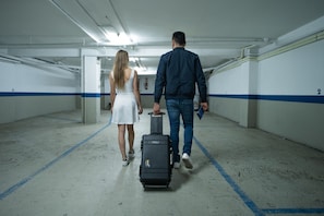 Aparcament sense assistència (15.00 EUR per nit)