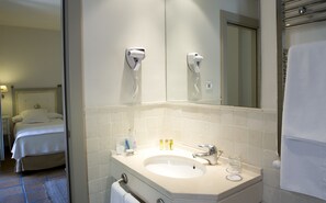 Standard Room, 1 Bedroom | Bathroom