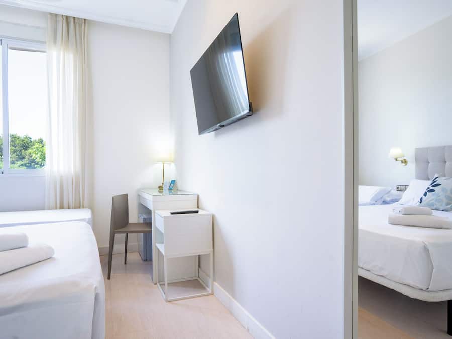 Minibar, bureau, espace de travail pour ordinateur portable