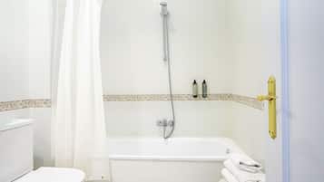 Habitación estándar doble, 1 cama doble o 2 individuales | Lavabo del cuarto de baño