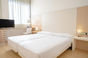 Standard Double or Twin Room, Accessible | Minibar, desk, laptop workspace, blackout drapes - Checkin Valencia Ciscar (Picanya)