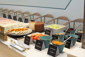 매일 뷔페 아침 식사 유료