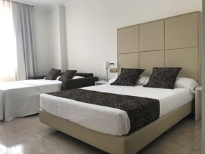 Family Room (2 Adults and 2 children)