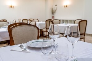 Buffet déjeuner servi tous les jours en supplément