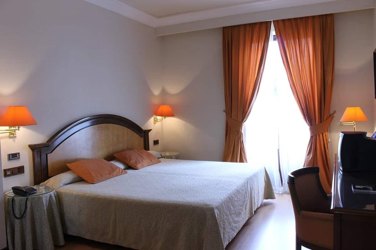 Minibar, in-room safe, desk, free WiFi