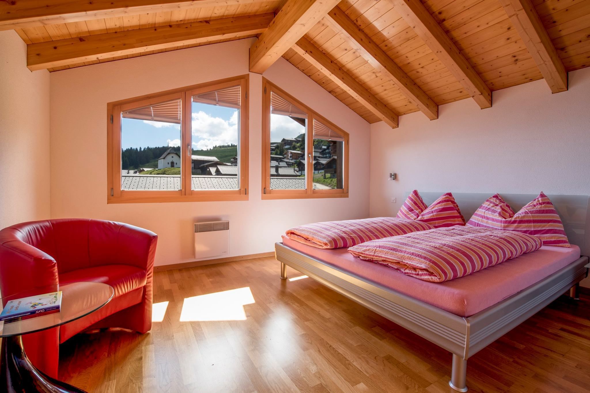 family room, balcony, mountain view | premium bedding, in-room safe, desk, free cots/infant beds