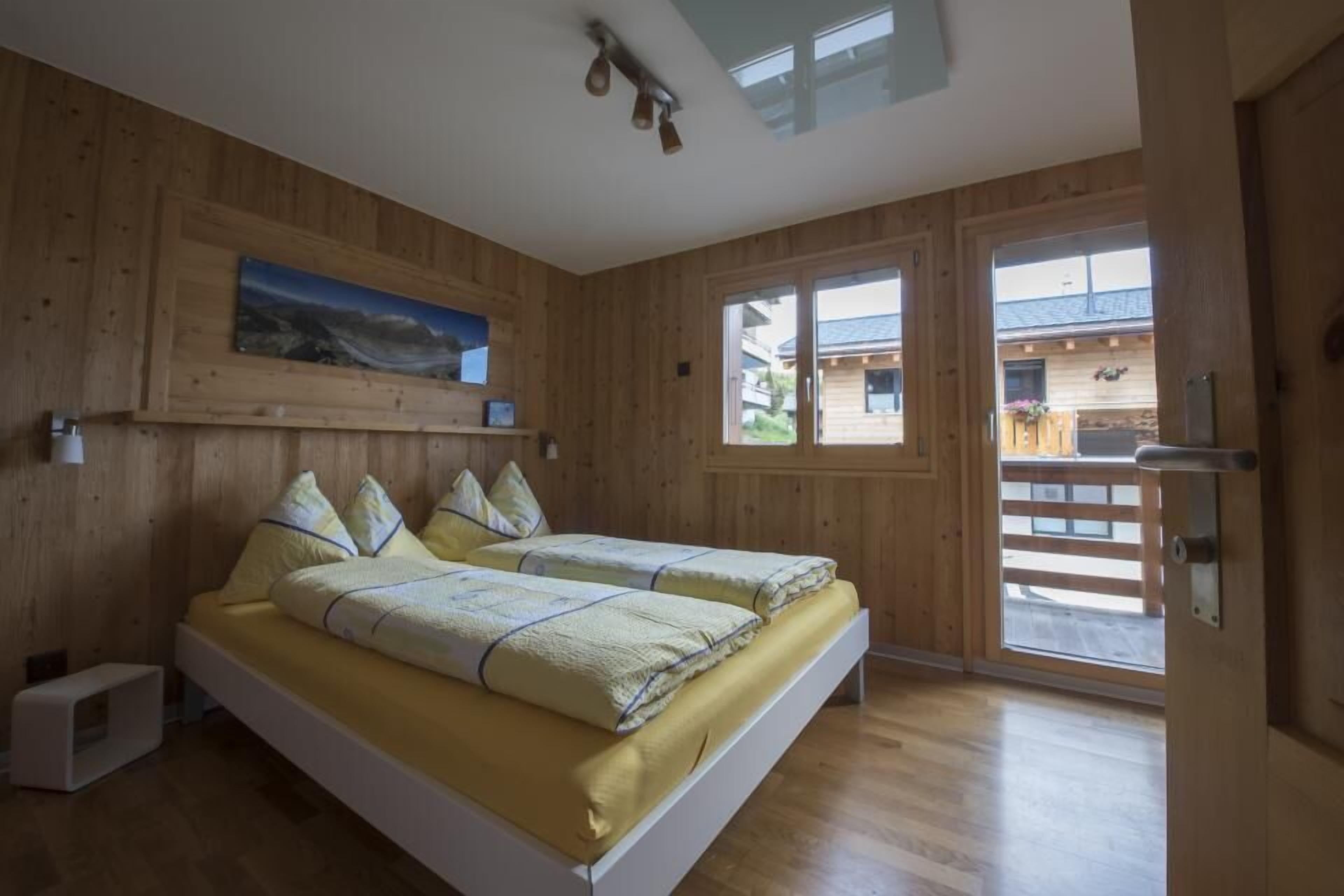 double room, 1 double bed, non smoking (nordseite) | premium bedding, in-room safe, desk, free cots/infant beds