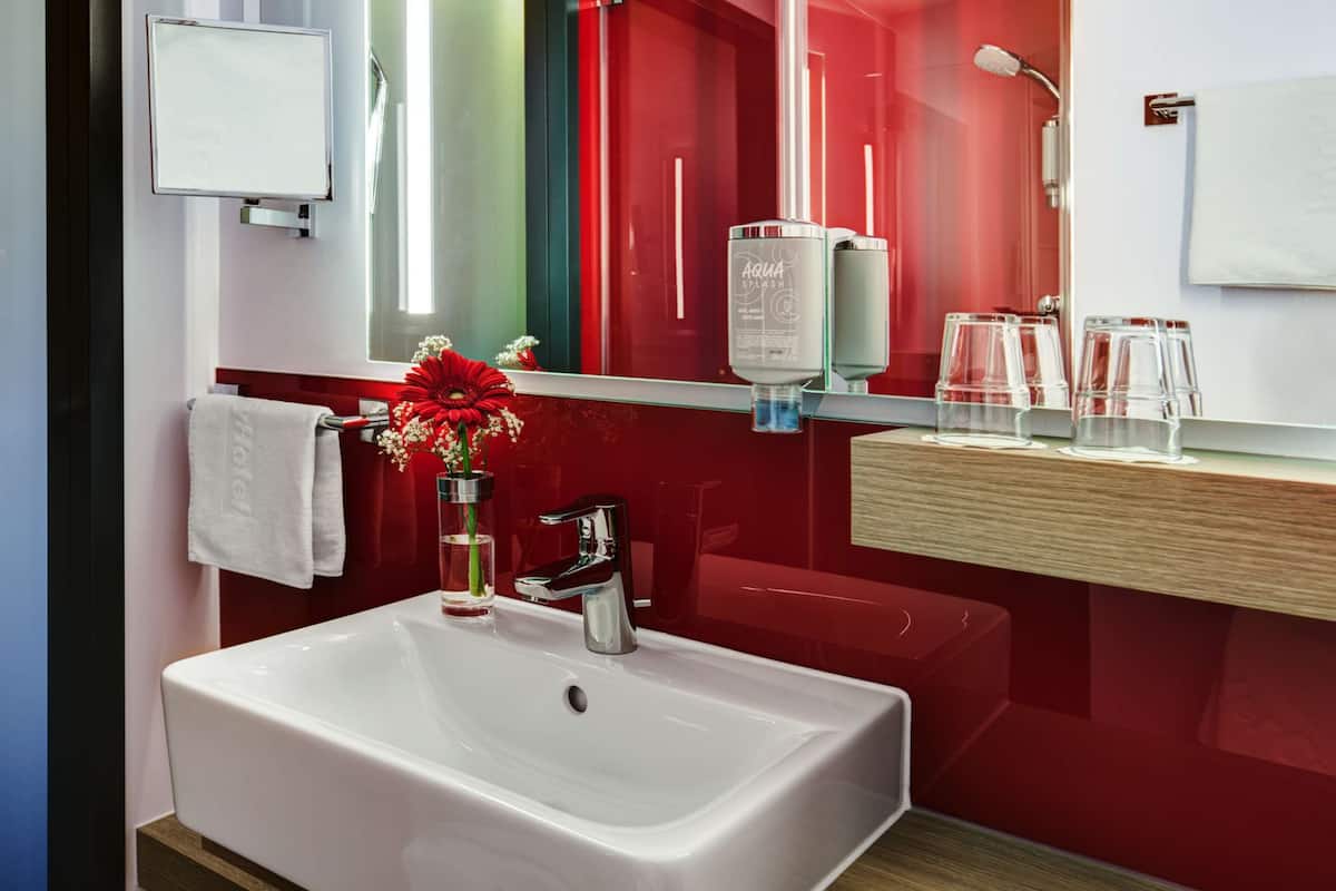 hypo-allergenic bedding, minibar, in-room safe, desk