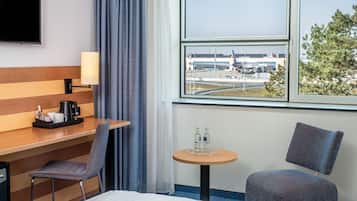 Hypo-allergenic bedding, minibar, in-room safe, desk