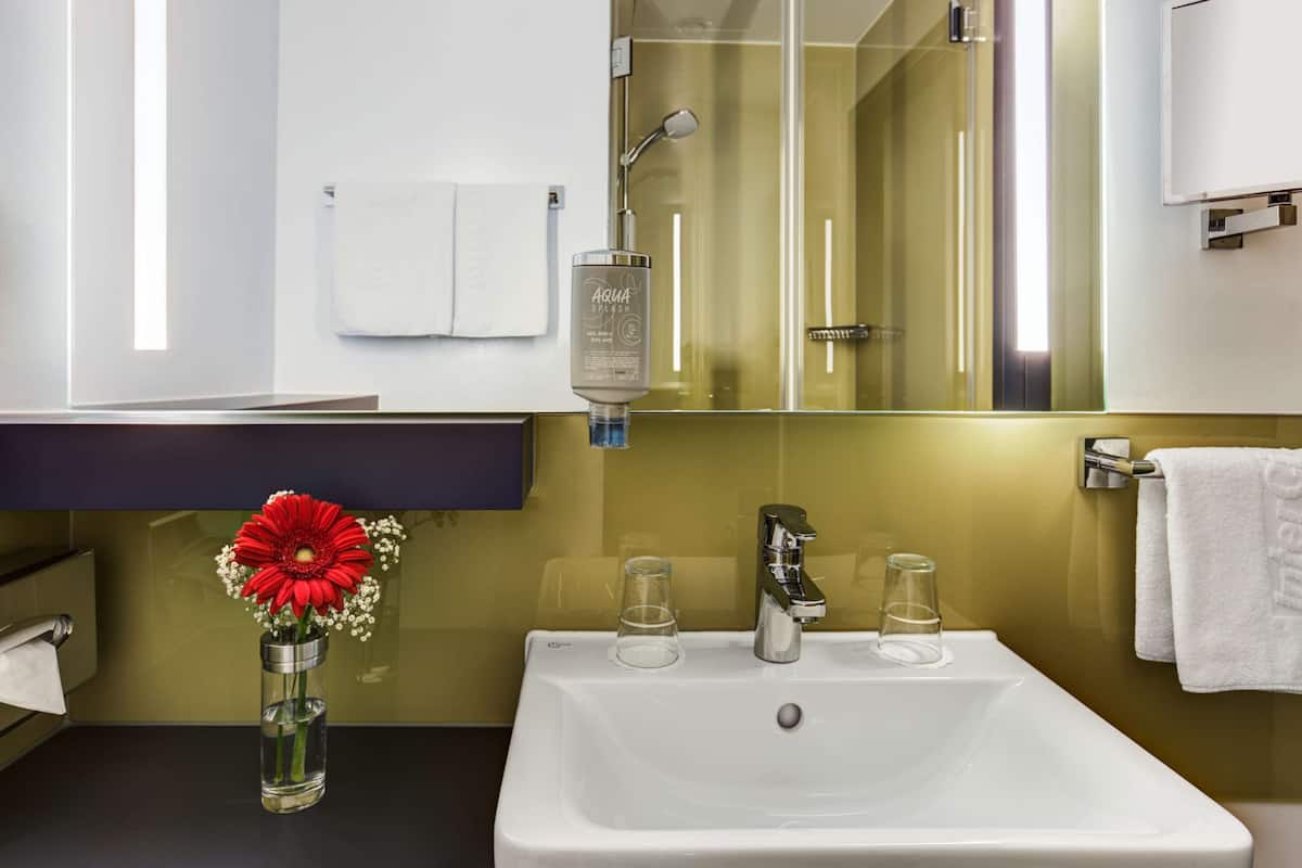 hypo-allergenic bedding, minibar, in-room safe, desk