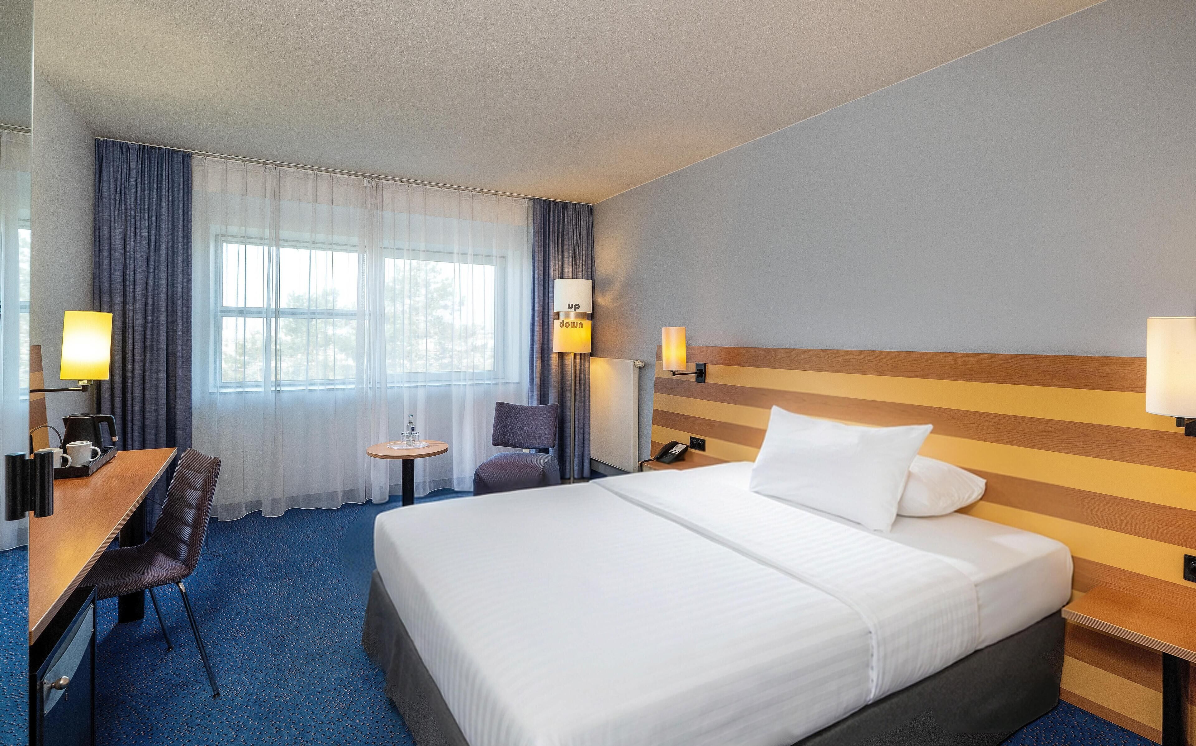 Hypoallergeen beddengoed, een minibar, een kluis op de kamer, een bureau