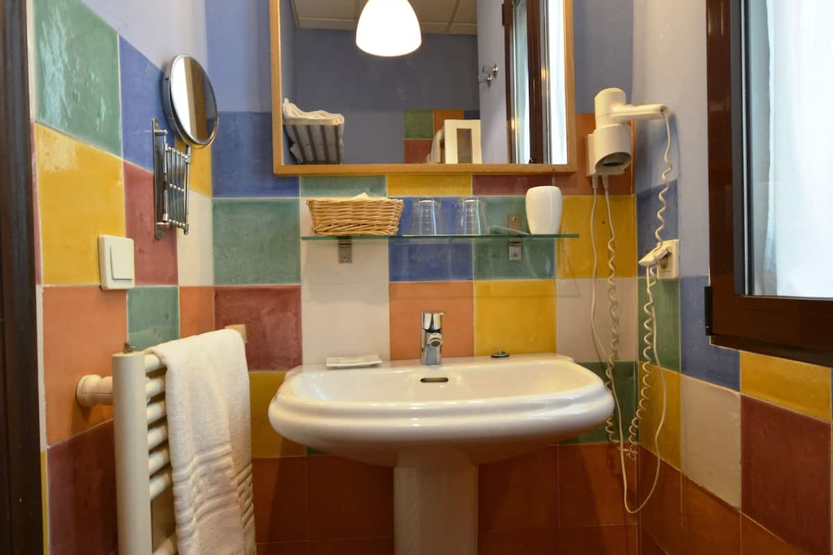 double room | down duvets, minibar, free wifi, bed sheets