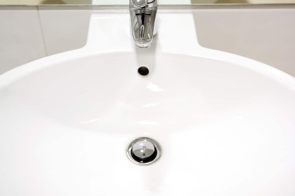 shower, free toiletries, hair dryer, bidet