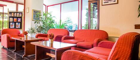 Coin salon dans le hall