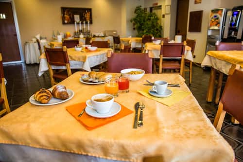 Petit déjeuner buffet servi tous les jours en supplément