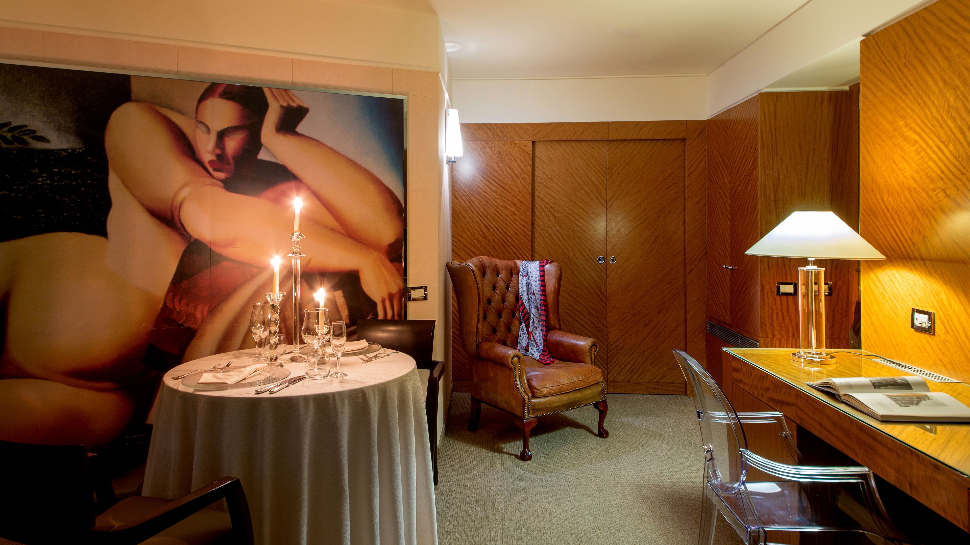 executive suite | in-room dining