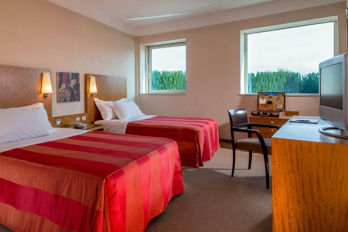 Twin Room | Minibar, in-room safe, desk, soundproofing
