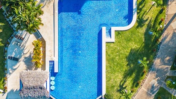 Outdoor pool, sun loungers