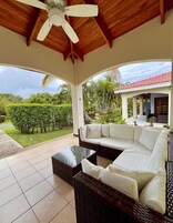 Vila superior, 2 quartos | Terraço/pátio