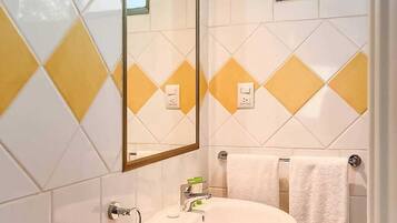 Superior Villa, 2 Bedrooms | Bathroom | Shower, hair dryer, bidet, towels