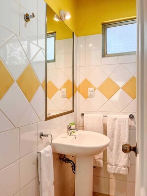Superior Villa, 2 Bedrooms | Bathroom | Shower, hair dryer, bidet, towels