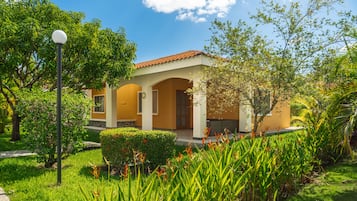 Villa Supérieure, 2 chambres | Vue sur le jardin