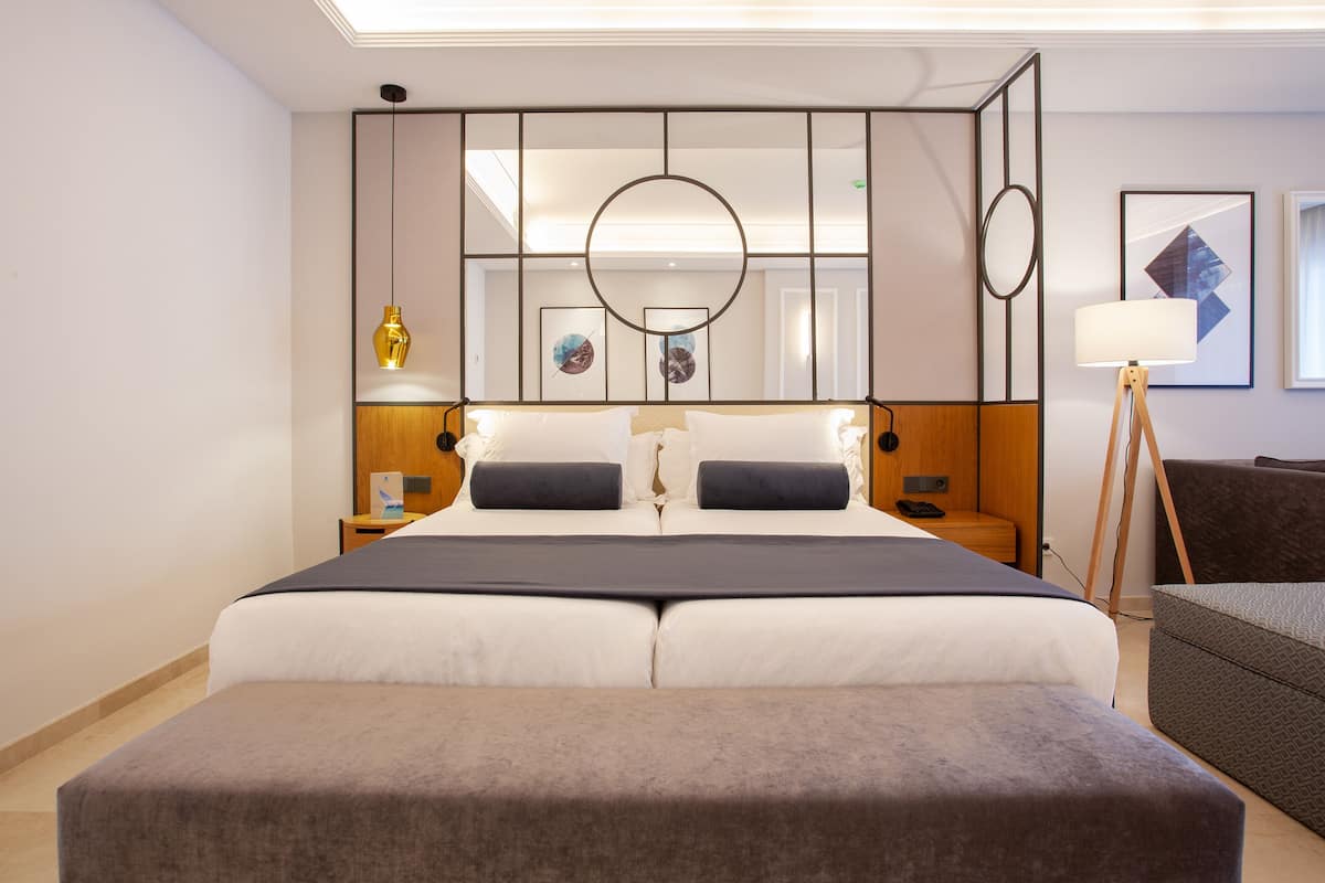 1 bedroom, down duvets, minibar, in-room safe