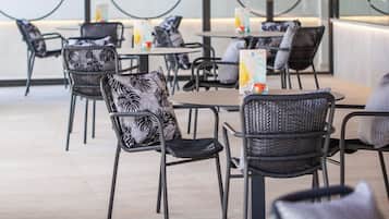 Poolside bar