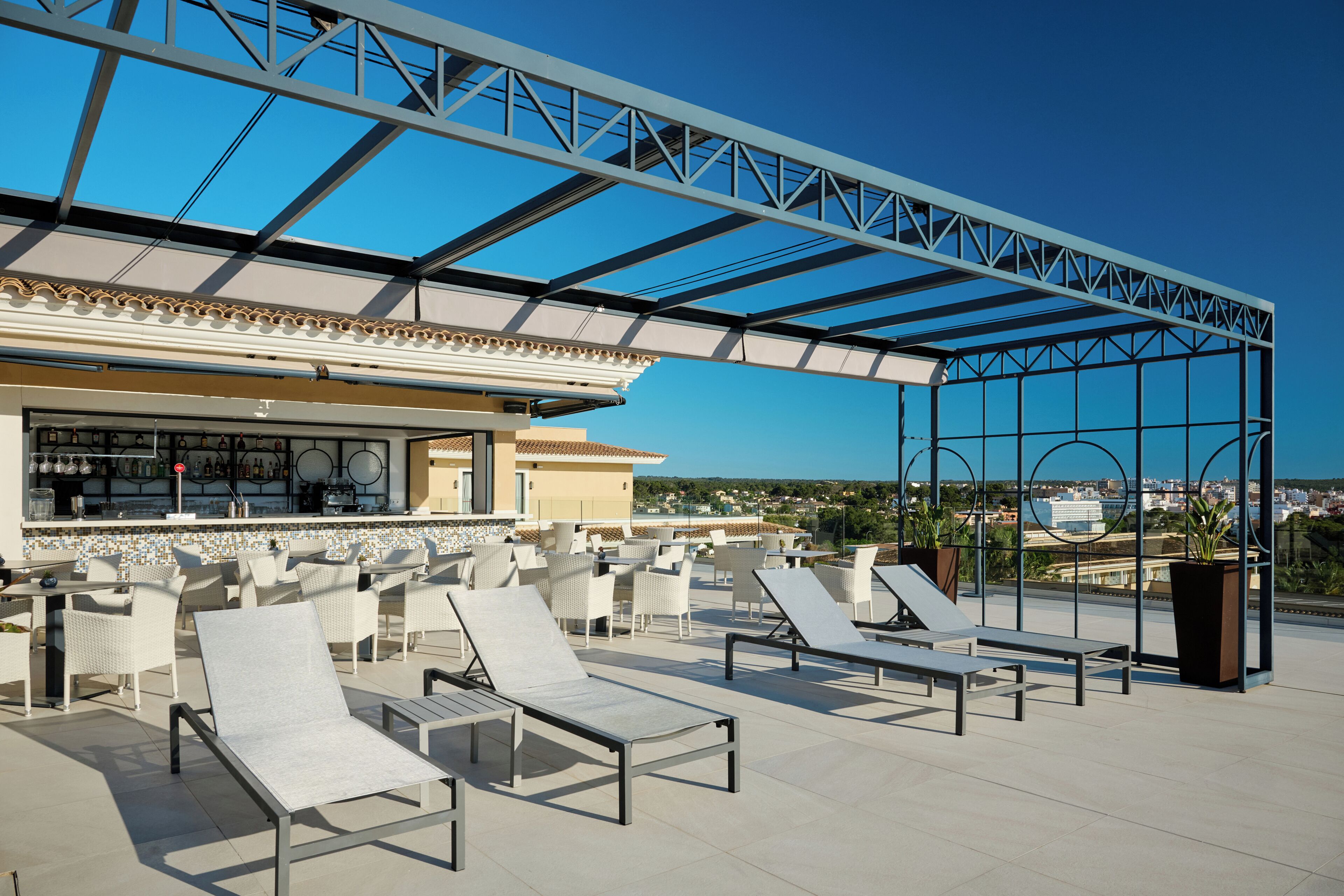 Bar junto a la piscina