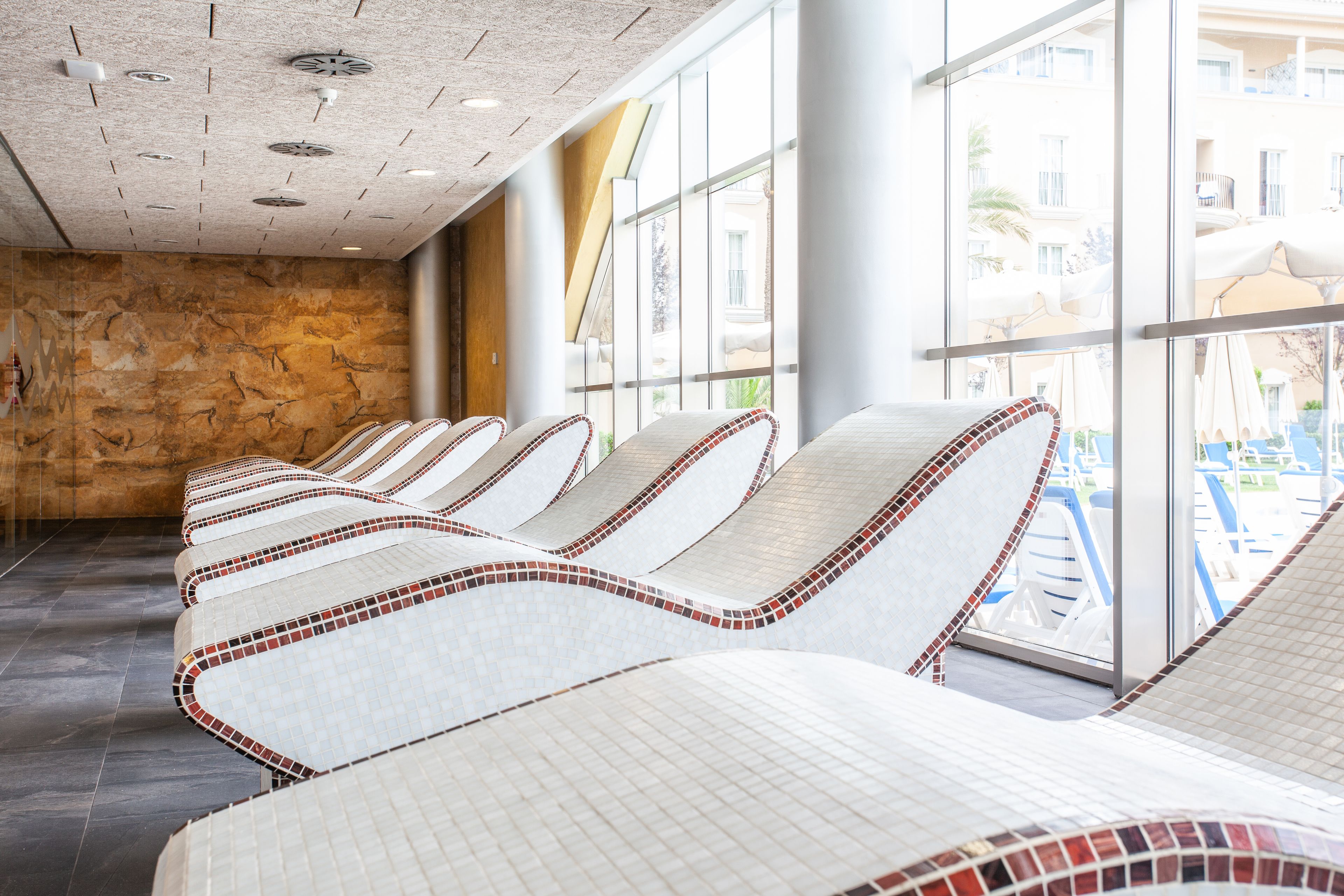 sauna, steam room, turkish bath/hammam, body treatments