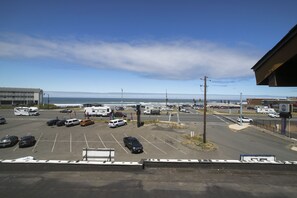 Beach/ocean view - OYO Ocean Breeze Hotel at Lincoln City (Lincoln City)
