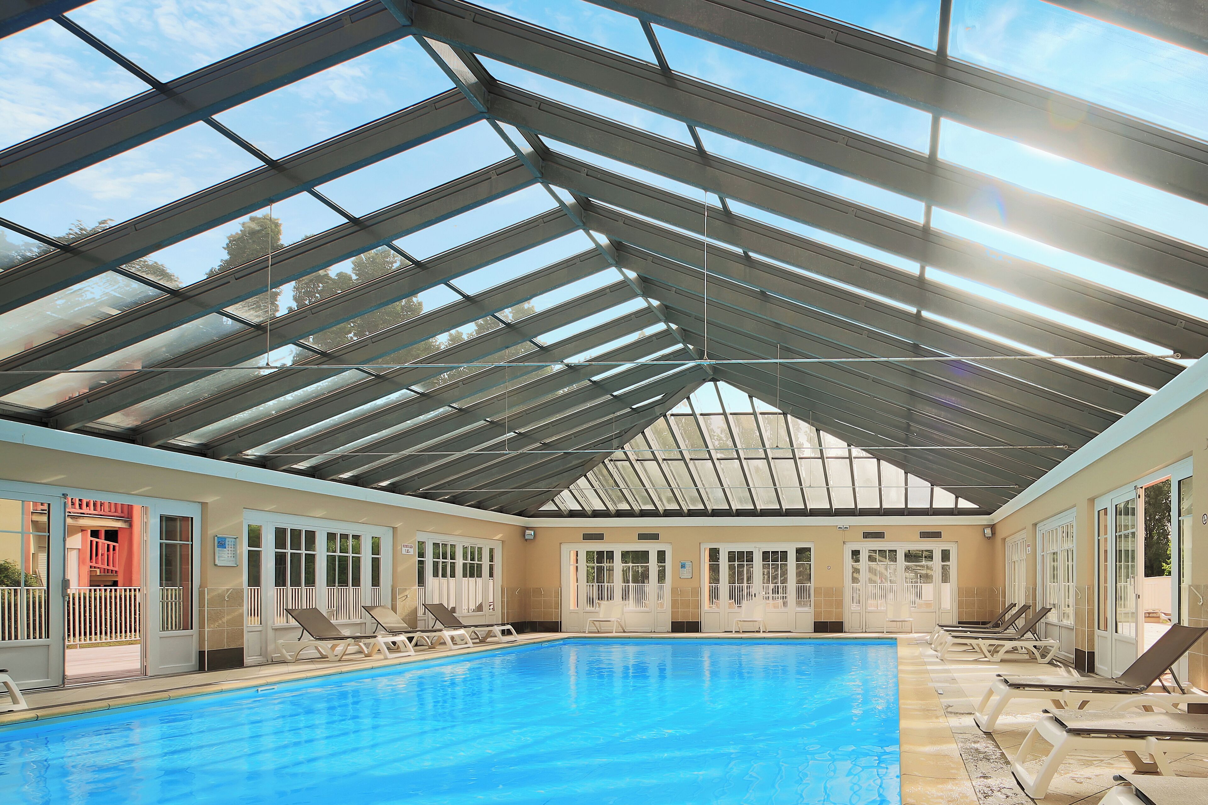 Indoor pool, pool loungers