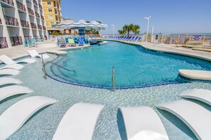 Outdoor pool, pool loungers - hotel BLUE (Myrtle Beach)