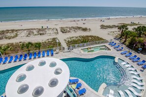 Outdoor pool, sun loungers - hotel BLUE (Myrtle Beach)