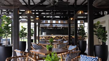 Breakfast, lunch, dinner served; international cuisine