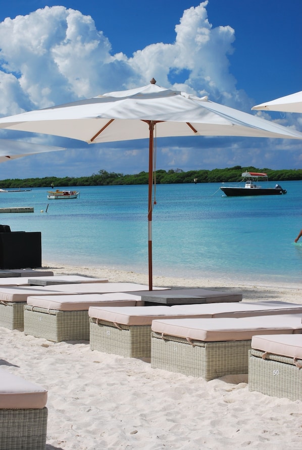 Beach nearby, white sand, 2 beach bars