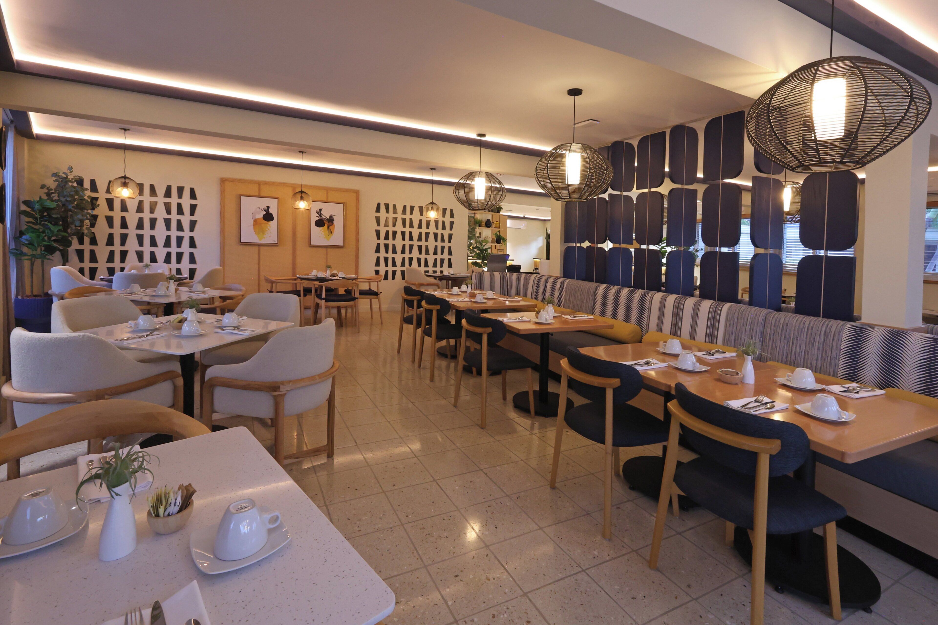 Petit déjeuner, déjeuner et dîner servis sur place