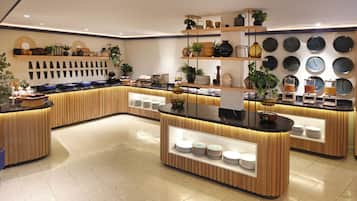 Tägliches großes Frühstück (25 USD pro Person)